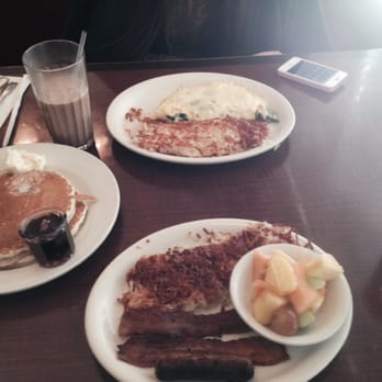 Russell's - The BIG one and a mushroom and spinach omelette - American Near Me - Pasadena, California