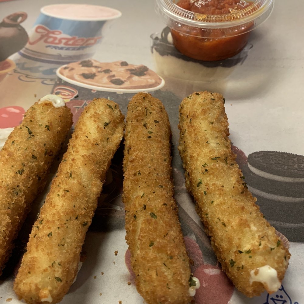 Mozzarella sticks with marinara sauce