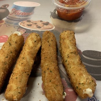 Fosters Freeze - Mozzarella sticks with marinara sauce - Ice Cream & Frozen Yogurt Near Me - Los Banos, California