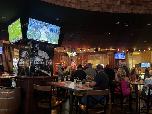 Losers Bar by null