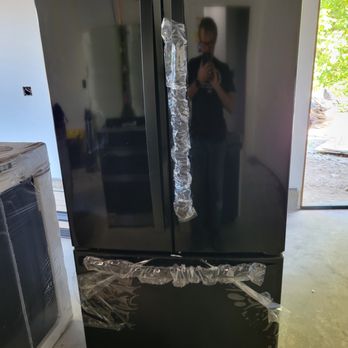 Eco Movers Moving & Storage - Large capacity Refrigerator in garage (weighing 270 ibs) moved up one flight of stairs - Movers Near Me - Seattle, Washington