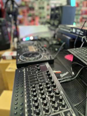 Music Trends, 2947 Hempstead Tpke, Levittown, NY 11756, US