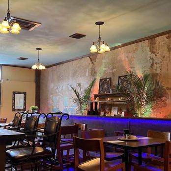 Cuba 1918 - Bar and seating area - Cuban Near Me - San Antonio, Texas Cuba 1918 - Bar and seating area - Cuban Near Me - San Antonio, Texas