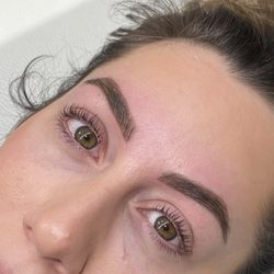 Symmetry Brow Bar - Lash lift & brow wax