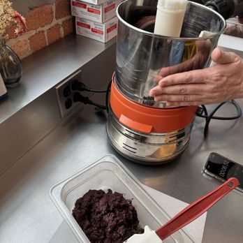 Dandelion Chocolate - Chocolate making class - Chocolatiers & Shops Near Me - San Francisco, California Dandelion Chocolate - Chocolate making class - Chocolatiers & Shops Near Me - San Francisco, California