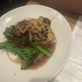 Cooper’s Hawk Winery & Restaurant - Braised short ribs, mashed potatoes and broccolini - New American Near Me - Troy, Michigan Cooper’s Hawk Winery & Restaurant - Braised short ribs, mashed potatoes and broccolini - New American Near Me - Troy, Michigan