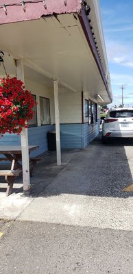 Bill & Bea's Drive In by null