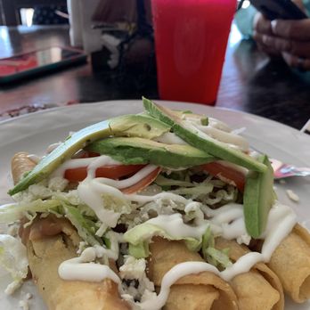 Alma y Manny - Flautas and Agua Fresca - Mexican Near Me - Todos Santos, BCS