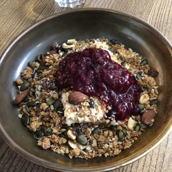 Vanilla Pod - Granola bowl