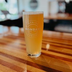 Mondays Brewing - Pink Boots, Hazy IPA, 6.8%