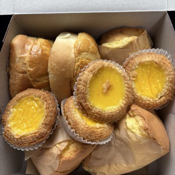 Ruby King Bakery - Sooooooooooo gooood can eat this whole box all in one sitting. - Bakeries Near Me - Oakland, California Ruby King Bakery - Sooooooooooo gooood can eat this whole box all in one sitting. - Bakeries Near Me - Oakland, California
