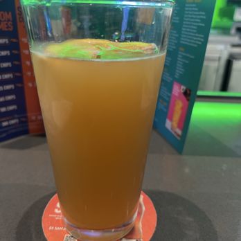 Dave & Buster's Auburn - King - 22oz Blue Moon with orange slice - American Near Me - Auburn, Washington