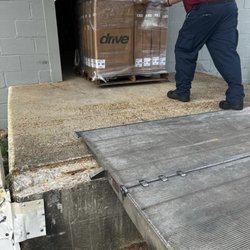 The Hills Transpo - Liftgate service!
No dock, No problem