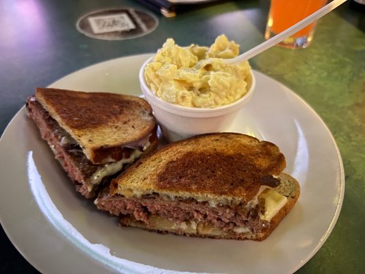 Mr D's Sports Bar and Grill by null