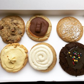 Crumbl - Wicker Park - Delicious - Bakeries Near Me - Chicago, Illinois