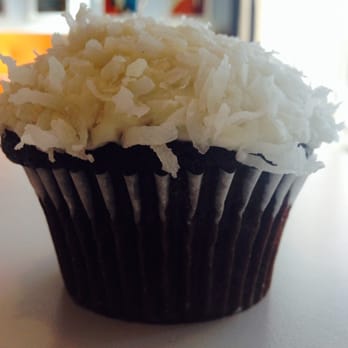 Frosted Cupcakery - Bakeries Near Me - Long Beach, California