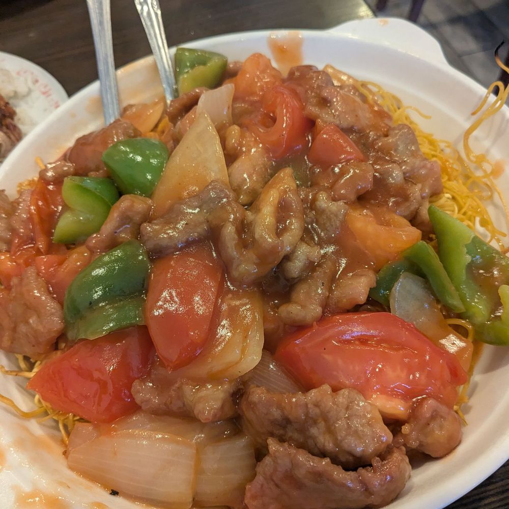 Cheung Hing Restaurant - L21. Beef with Tomato Chow Mein with crispy noodles - Chinese Near Me - Millbrae, California Cheung Hing Restaurant - L21. Beef with Tomato Chow Mein with crispy noodles - Chinese Near Me - Millbrae, California