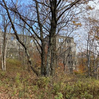Overlook Mountain - abandon hotel - Hiking Near Me - Woodstock, New York Overlook Mountain - abandon hotel - Hiking Near Me - Woodstock, New York