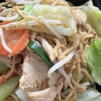 ThaiLand To Go - Chicken chow mein!! Fresh veggies ( not greasy!) - Thai Near Me - Temecula, California