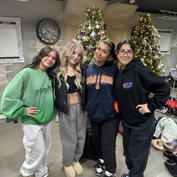 Xtreme Dance - Seniors back from college to visit !