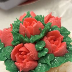 Off The Rails Bakery - Valentines cupcake