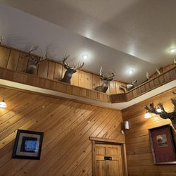 Big Wood BBQ and Grill - Interior decor.