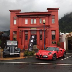 Austins Bar and Bistro