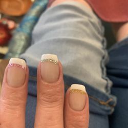 Texas Nails & Spa - They look ok at glance but the middle finger the glitter line is very uneven