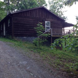 Outside of Smokey's Edge cabin