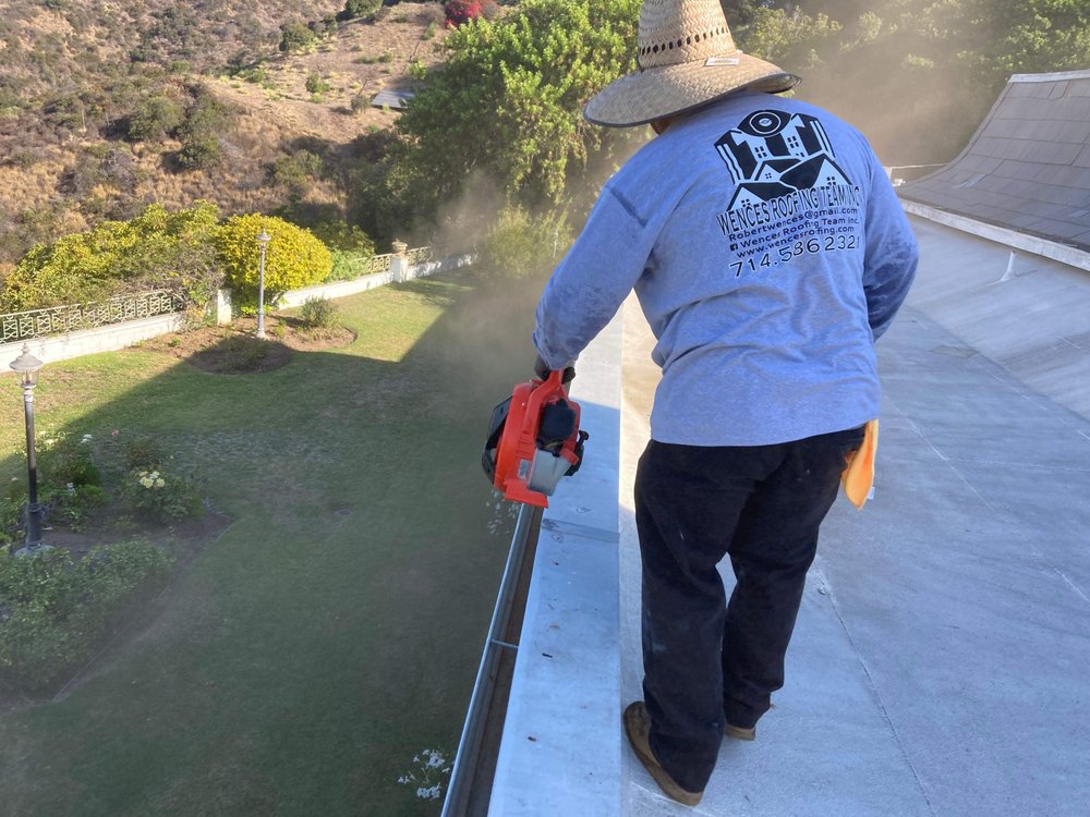 Slide of Wences Roofing Team