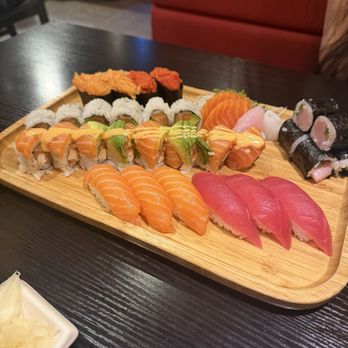 E sushi 2 - Assortment of Sushi - Sushi Bars Near Me - Brooklyn, New York E sushi 2 - Assortment of Sushi - Sushi Bars Near Me - Brooklyn, New York