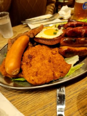 Max Bratwurst und Bier by null