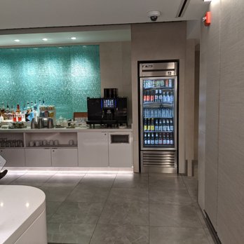 American Airlines Flagship Lounge - Airport Lounges Near Me - Chicago, Illinois