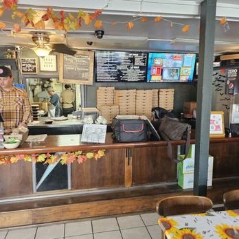 Show Me Pizza - Service - Pizza Near Me - Austin, Texas Show Me Pizza - Service - Pizza Near Me - Austin, Texas