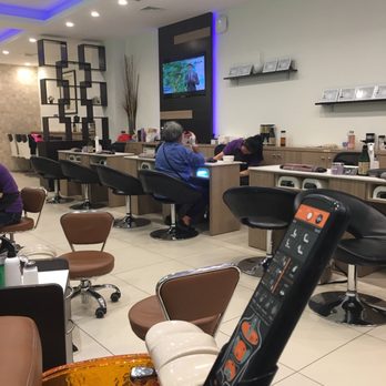 V2 Nail and Spa - Nail Salons Near Me - Brooklyn, New York