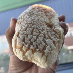 Panaderia Los Compadres - Cream filled concha? Idk lol