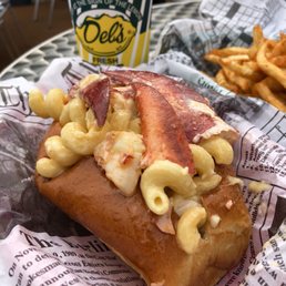 Mac n cheese lobster roll! Unbelievable