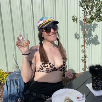 La Perdignus - Wine and authentic Italian pizza at the Spring 2023 member pick-up party. Theme: Red Neck Yacht Club - Wine Tasting Room Near Me - Paso Robles, California