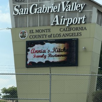 Annia's Kitchen - Where restaurant is located - parking lot. - American Near Me - El Monte, California