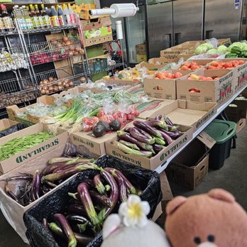 Gina's Produce - Clean and tidy - Fruits & Veggies Near Me - Honolulu, Hawaii