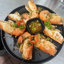 Kin Phed - BIG HEAD PRAWN
GARLIC CHILI OIL ( not spicy )