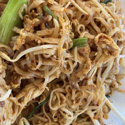 Moo Deng Thai Restaurant - Pad Thai