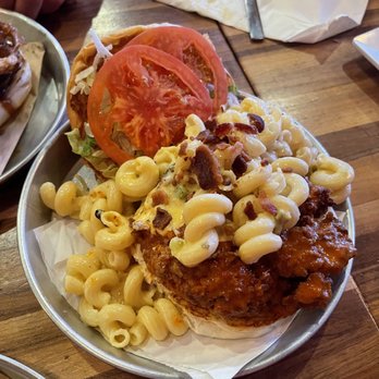 Toro Burger Bar - Buffalo chicken Mac n cheese burger - Gastropubs Near Me - El Paso, Texas