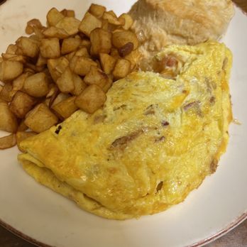 Wind & Waves Grill - Omelet served with choice of home fries or grits, and biscuits or toast. - Cocktail Bars Near Me - Vero Beach, Florida