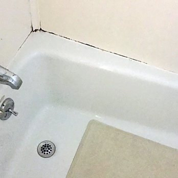 Anchorage Inn - Yucky shower - Hotels Near Me - York, Maine