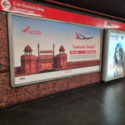 Porta Venezia M1 - Ad for Air India! Nuova Delhi haha cute!