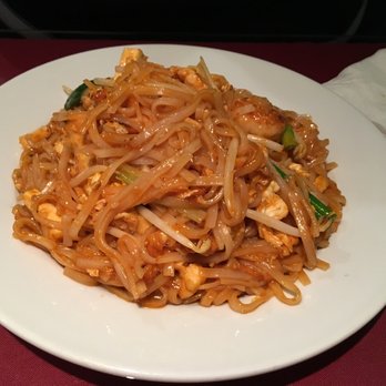 Salad Thai Restaurant - Pad Thai with chicken and shrimps, delicious and authentic - Thai Near Me - Oakville, Ontario Salad Thai Restaurant - Pad Thai with chicken and shrimps, delicious and authentic - Thai Near Me - Oakville, Ontario