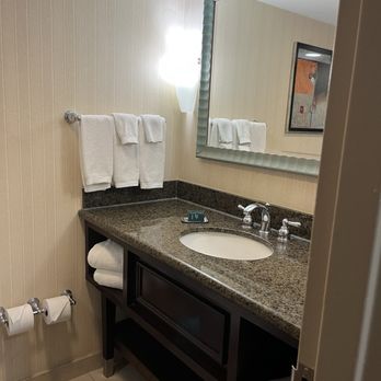 DoubleTree by Hilton Hotel Lafayette - Hotels Near Me - Lafayette, Louisiana