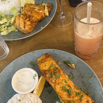 The Family - Tandoori salmon + tequila sunrise - French Near Me - Paris, 75 The Family - Tandoori salmon + tequila sunrise - French Near Me - Paris, 75