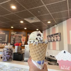 Pav's Creamery - Green - Cookies and Cream Ice Cream